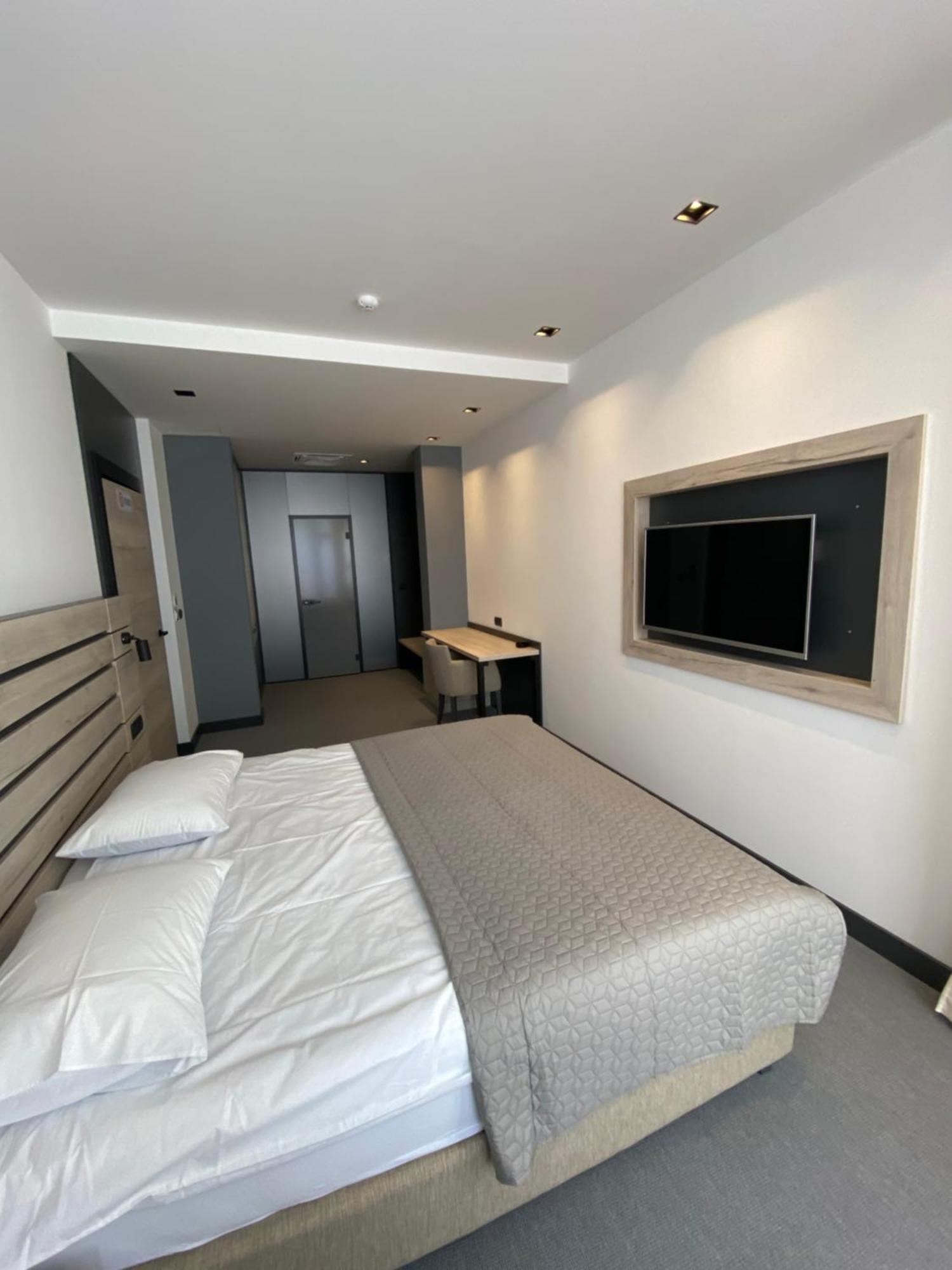Super Seven Inn Belgrad Oda fotoğraf